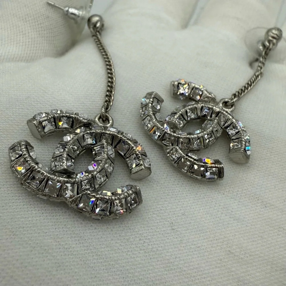 ❌SOLD❌Authentic Chanel silver princess square crystal large CC dangle earrings - Picture 10 of 13
